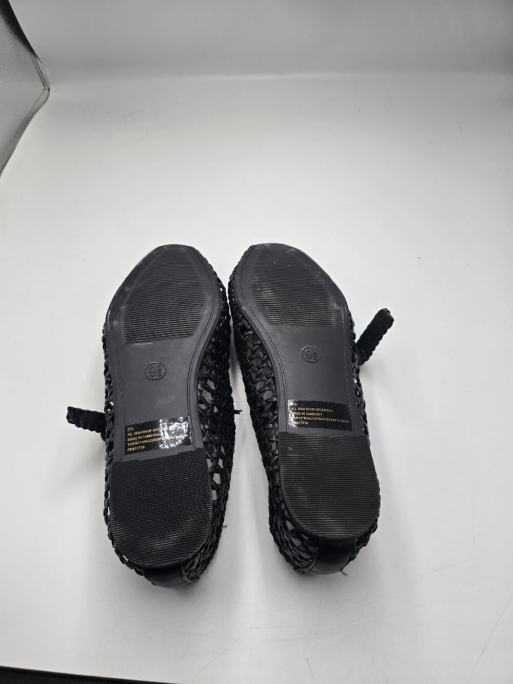 Universal Thread Flats - Picture 3 of 3